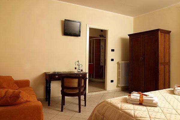 Moniga del Garda Agriturismo Il Barone חדר תמונה